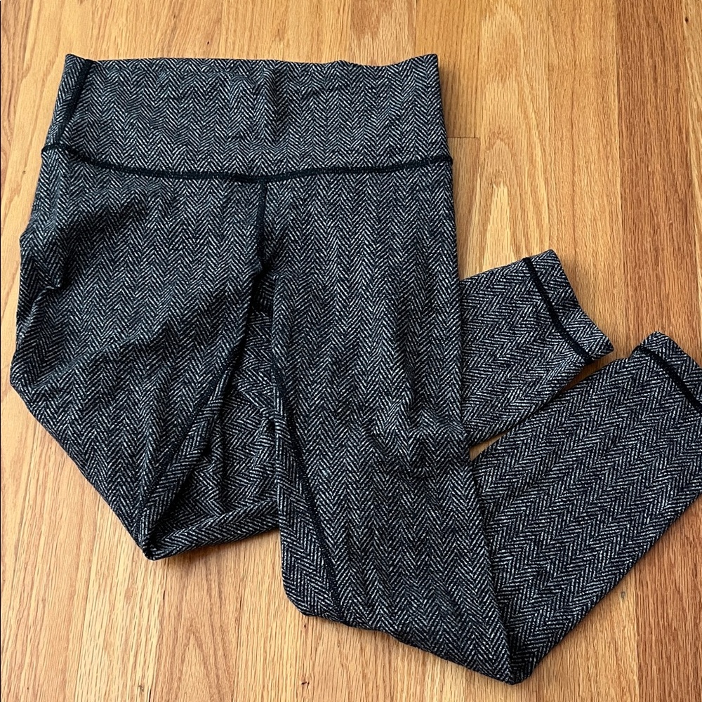 Lululemon Leggings Size 4 (tags removed)